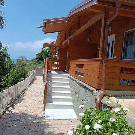 Plazhi Gjeneralit - Small Cabins - Bungalows - Apartaments - Villas - Suite Kavaje Exterior foto