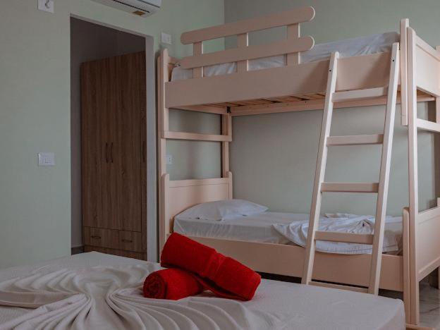 Plazhi Gjeneralit - Small Cabins - Bungalows - Apartaments - Villas - Suite Kavaje Exterior foto